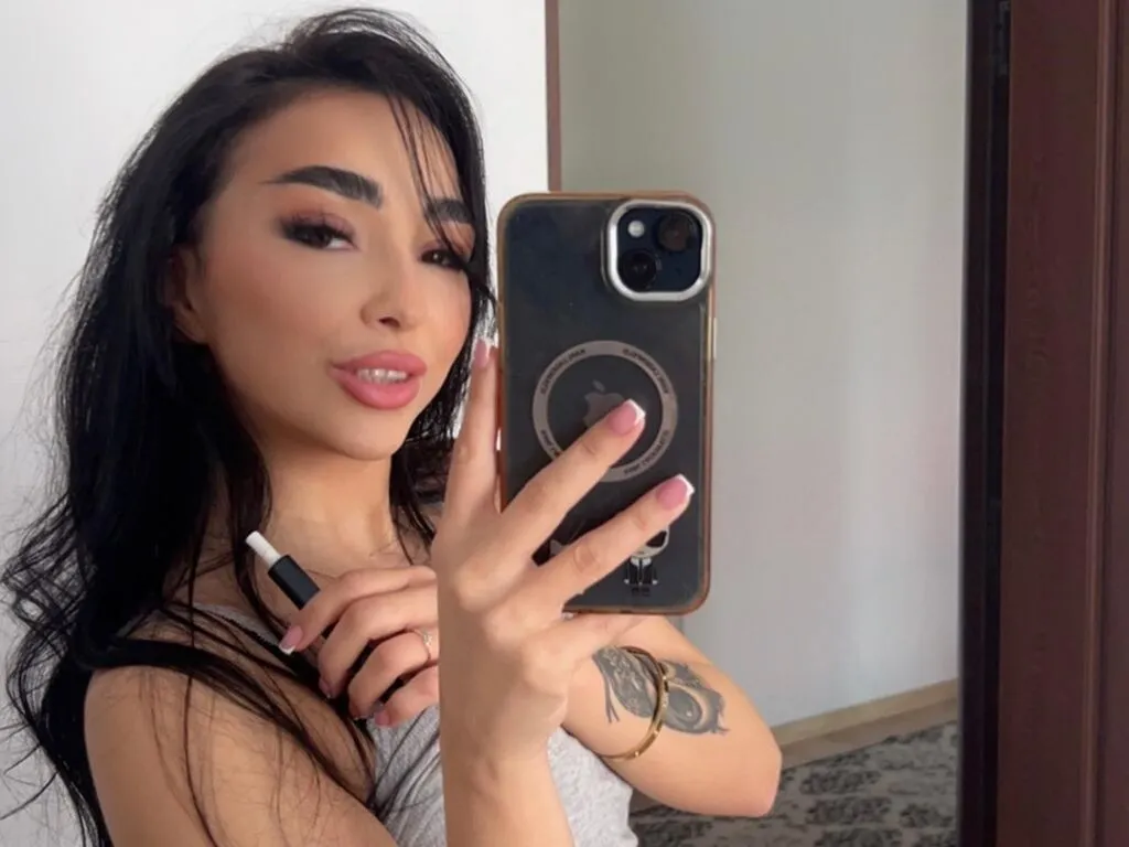 LaraMac's Thumb Image